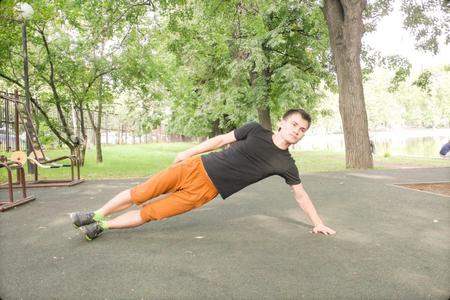 Иллюстрация к книге — Идеальная осанка [i_110.jpg]