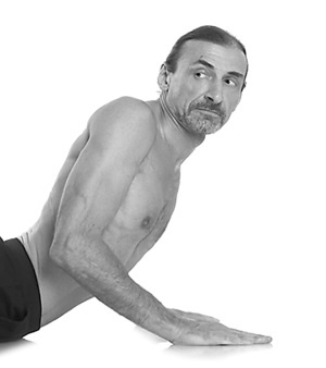 Иллюстрация к книге — Йога за 10 минут. Упражнения, которые вернут бодрость, омолодят тело, предотвратят болезни! [i_021.jpg]