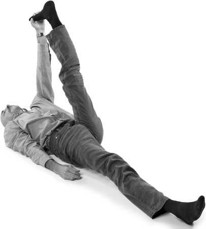 Иллюстрация к книге — Йога за 10 минут. Упражнения, которые вернут бодрость, омолодят тело, предотвратят болезни! [i_276.jpg]