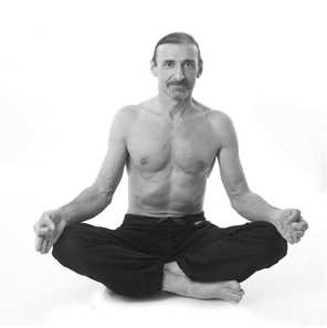 Иллюстрация к книге — Йога за 10 минут. Упражнения, которые вернут бодрость, омолодят тело, предотвратят болезни! [i_293.jpg]