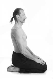 Иллюстрация к книге — Йога за 10 минут. Упражнения, которые вернут бодрость, омолодят тело, предотвратят болезни! [i_297.jpg]