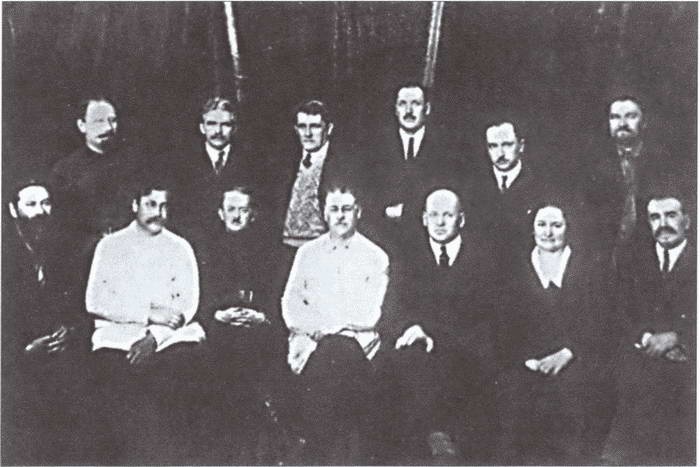 Иллюстрация к книге — С них начиналась разведка [i_016.jpg]