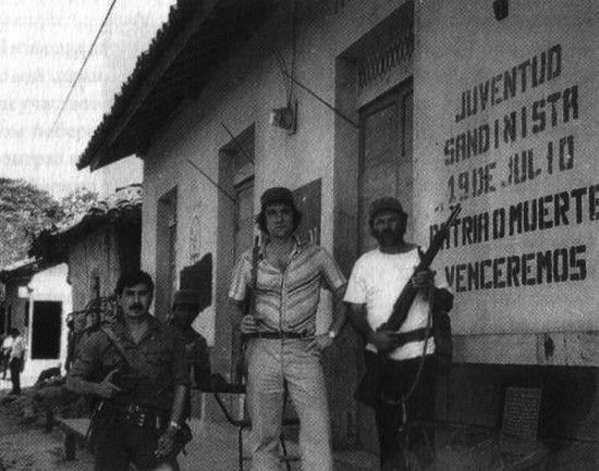 Иллюстрация к книге — Человек с яйцом. Жизнь и мнения Александра Проханова [i_063.jpg]