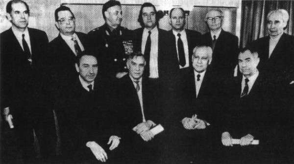 Иллюстрация к книге — Человек с яйцом. Жизнь и мнения Александра Проханова [i_067.jpg]