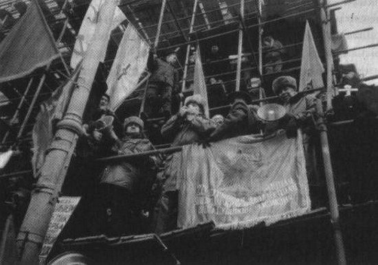 Иллюстрация к книге — Человек с яйцом. Жизнь и мнения Александра Проханова [i_070.jpg]