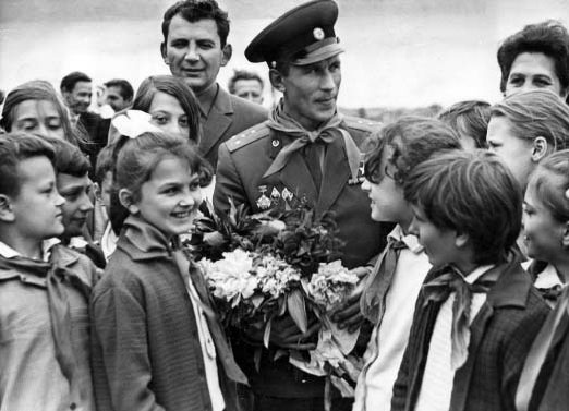 Иллюстрация к книге — Золотые звезды &quot;Альфы&quot; [i_004.jpg]