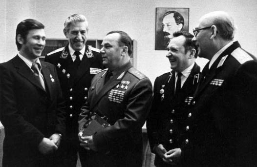 Иллюстрация к книге — Золотые звезды &quot;Альфы&quot; [i_005.jpg]