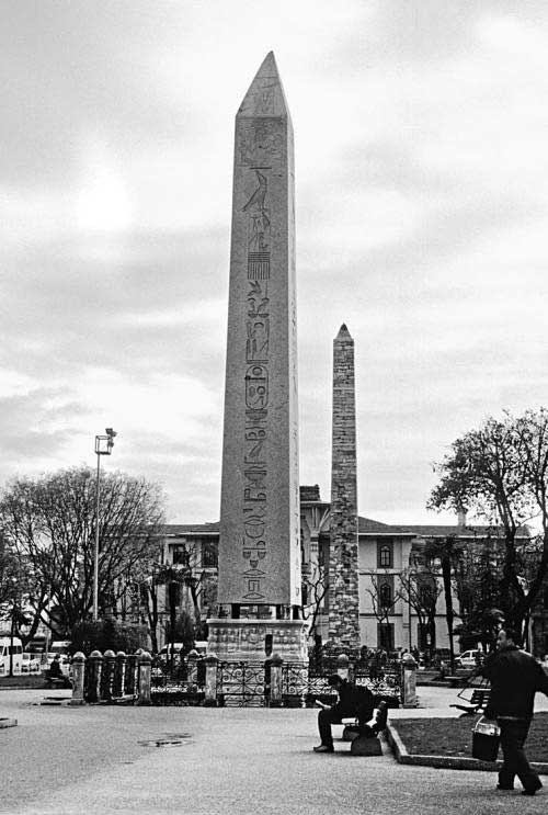 Иллюстрация к книге — Тайна Колизея [i_018.jpg]