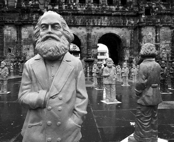 Иллюстрация к книге — Великая тайна денег. Подлинная история финансового рабства [i_002.jpg]