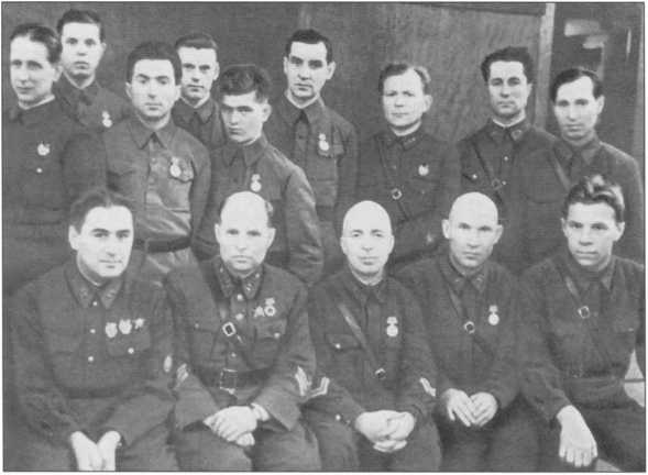 Иллюстрация к книге — Подлинная история "Майора Вихря" [i_017.jpg]