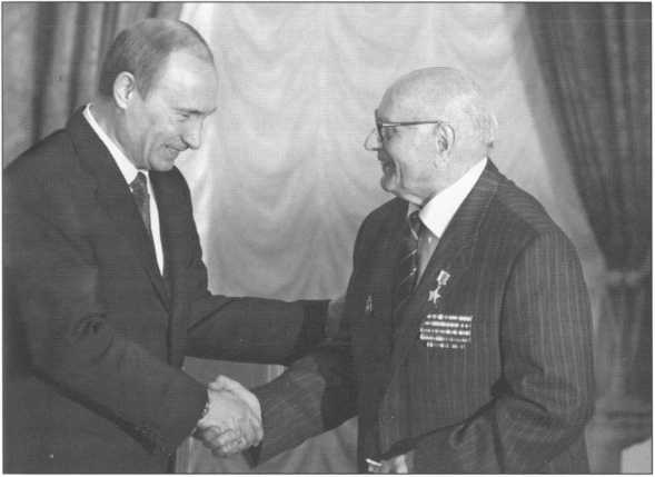 Иллюстрация к книге — Подлинная история "Майора Вихря" [i_032.jpg]