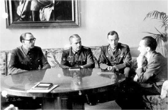 Иллюстрация к книге — Генерал из трясины. Судьба и история Андрея Власова. Анатомия предательства [i_003.jpg]