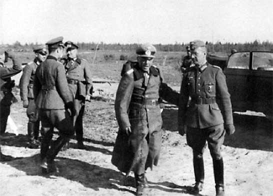 Иллюстрация к книге — Генерал из трясины. Судьба и история Андрея Власова. Анатомия предательства [i_042.jpg]