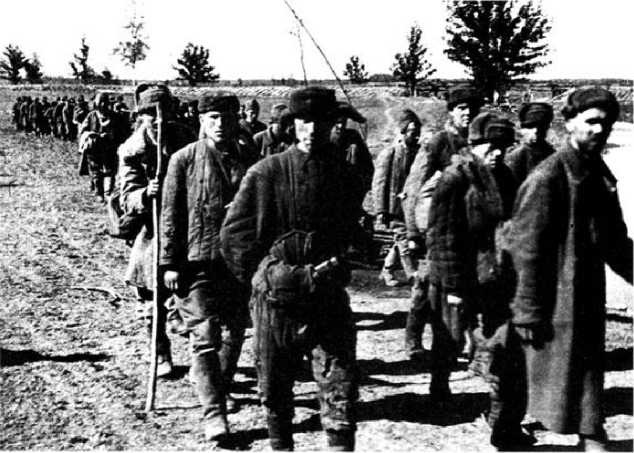 Иллюстрация к книге — Генерал из трясины. Судьба и история Андрея Власова. Анатомия предательства [i_046.jpg]