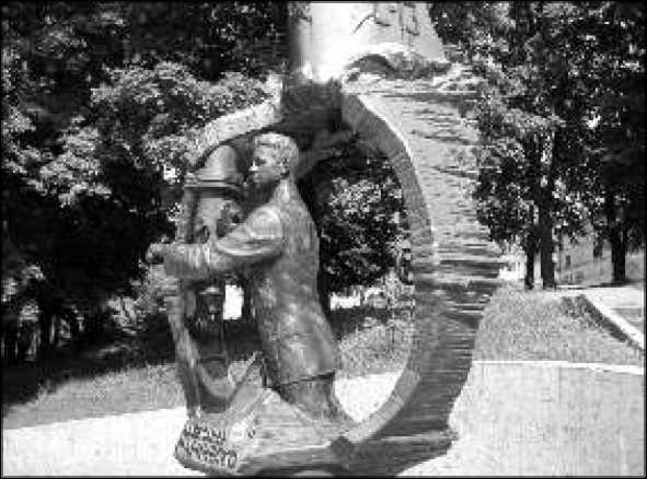 Иллюстрация к книге — Маринеско Александр Иванович [i_121.jpg]