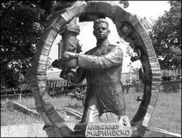 Иллюстрация к книге — Маринеско Александр Иванович [i_122.jpg]