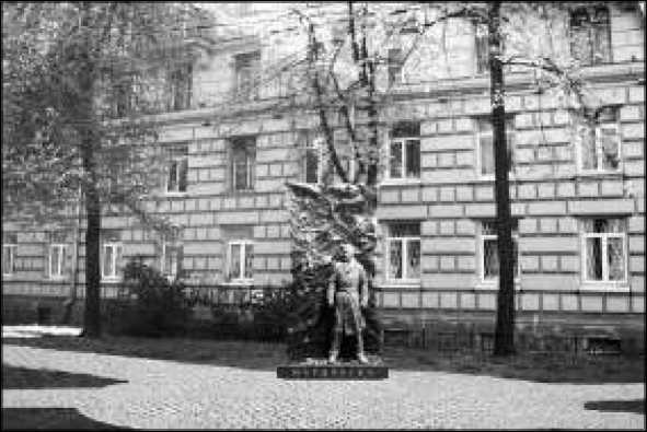 Иллюстрация к книге — Маринеско Александр Иванович [i_123.jpg]