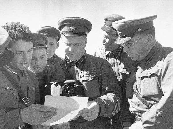 Иллюстрация к книге — Жуков. Портрет на фоне эпохи [i_001.jpg]