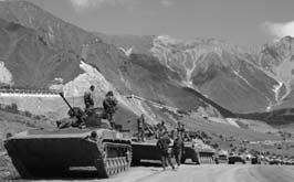 Иллюстрация к книге — Сердюков гейт. Мебель, женщины, миллиарды. Жизнь и нравы вредителей XXI века [i_023.jpg]