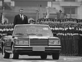 Иллюстрация к книге — Сердюков гейт. Мебель, женщины, миллиарды. Жизнь и нравы вредителей XXI века [i_046.jpg]