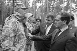 Иллюстрация к книге — Сердюков гейт. Мебель, женщины, миллиарды. Жизнь и нравы вредителей XXI века [i_048.jpg]