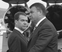 Иллюстрация к книге — Сердюков гейт. Мебель, женщины, миллиарды. Жизнь и нравы вредителей XXI века [i_058.jpg]