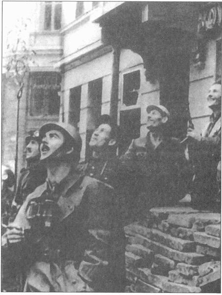 Иллюстрация к книге — "Венгерская рапсодия" ГРУ [i_018.jpg]