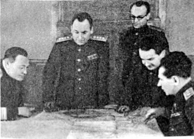 Иллюстрация к книге — Информаторы Сталина: Неизвестные операции советской военной разведки. 1944-1945 [i_003.jpg]