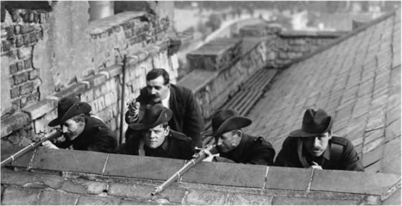 Иллюстрация к книге — Гитлеровская машина шпионажа. Военная и политическая разведка Третьего рейха. 1933-1945 [i_007.jpg]