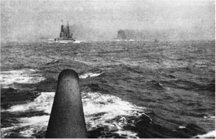 Иллюстрация к книге — Гитлеровская машина шпионажа. Военная и политическая разведка Третьего рейха. 1933-1945 [i_011.jpg]