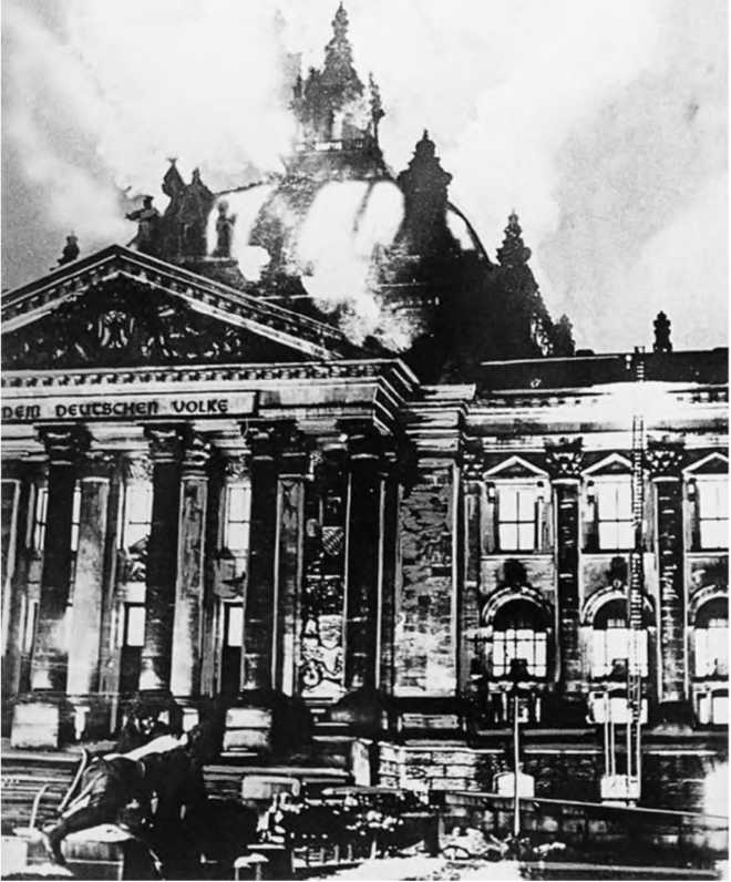 Иллюстрация к книге — Гитлеровская машина шпионажа. Военная и политическая разведка Третьего рейха. 1933-1945 [i_018.jpg]