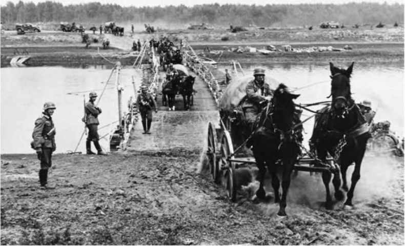 Иллюстрация к книге — Гитлеровская машина шпионажа. Военная и политическая разведка Третьего рейха. 1933-1945 [i_034.jpg]