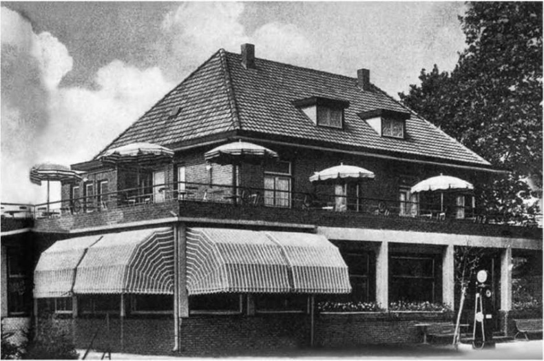 Иллюстрация к книге — Гитлеровская машина шпионажа. Военная и политическая разведка Третьего рейха. 1933-1945 [i_042.jpg]