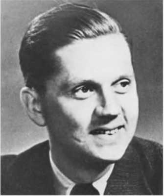 Иллюстрация к книге — Гитлеровская машина шпионажа. Военная и политическая разведка Третьего рейха. 1933-1945 [i_043.jpg]