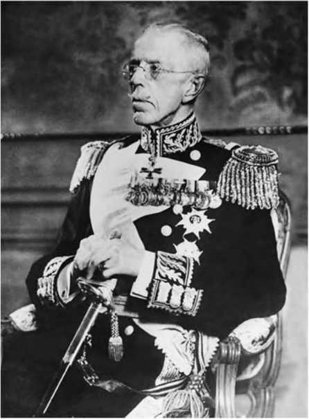 Иллюстрация к книге — Гитлеровская машина шпионажа. Военная и политическая разведка Третьего рейха. 1933-1945 [i_045.jpg]