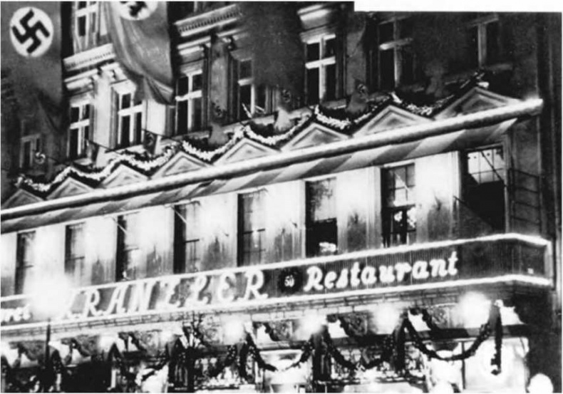 Иллюстрация к книге — Гитлеровская машина шпионажа. Военная и политическая разведка Третьего рейха. 1933-1945 [i_048.jpg]