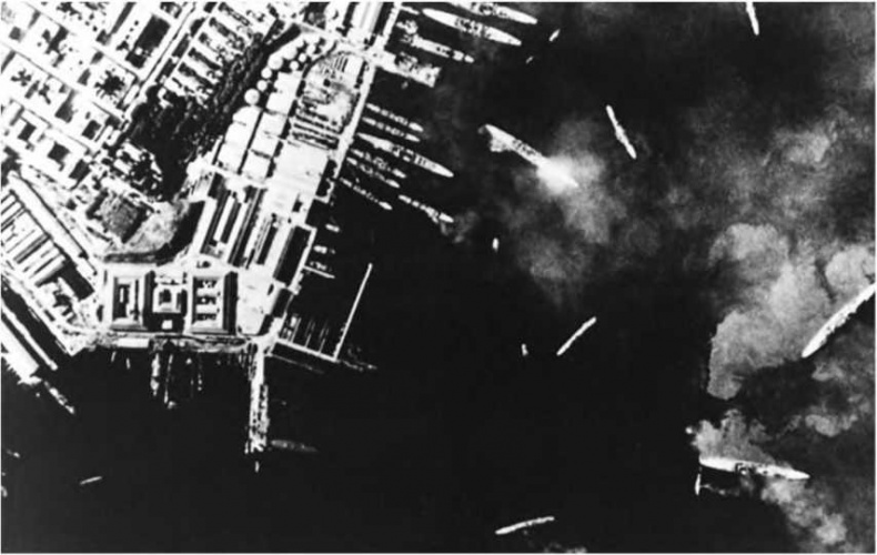 Иллюстрация к книге — Гитлеровская машина шпионажа. Военная и политическая разведка Третьего рейха. 1933-1945 [i_050.jpg]