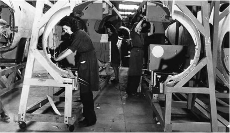 Иллюстрация к книге — Гитлеровская машина шпионажа. Военная и политическая разведка Третьего рейха. 1933-1945 [i_052.jpg]