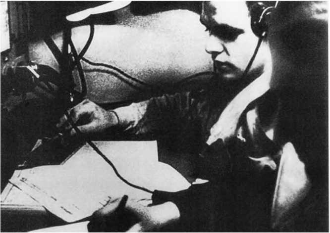 Иллюстрация к книге — Гитлеровская машина шпионажа. Военная и политическая разведка Третьего рейха. 1933-1945 [i_053.jpg]