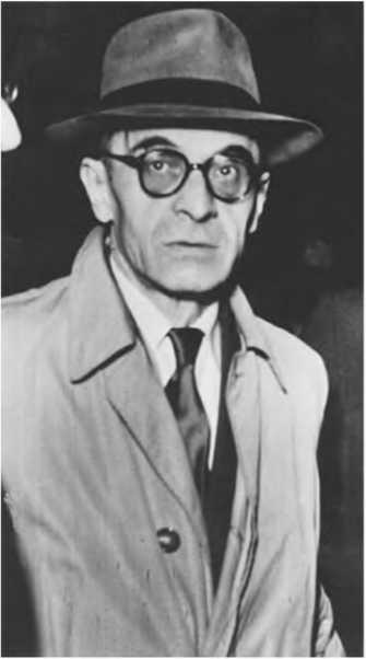 Иллюстрация к книге — Гитлеровская машина шпионажа. Военная и политическая разведка Третьего рейха. 1933-1945 [i_061.jpg]