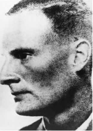 Иллюстрация к книге — Гитлеровская машина шпионажа. Военная и политическая разведка Третьего рейха. 1933-1945 [i_078.jpg]