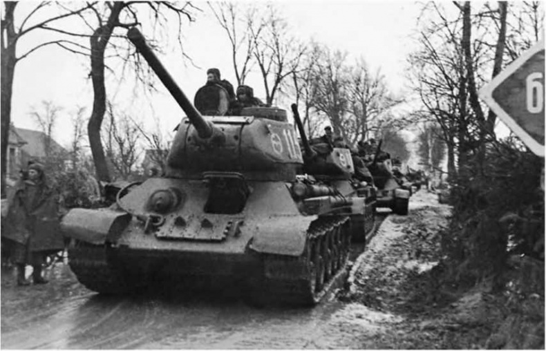 Иллюстрация к книге — Гитлеровская машина шпионажа. Военная и политическая разведка Третьего рейха. 1933-1945 [i_079.jpg]