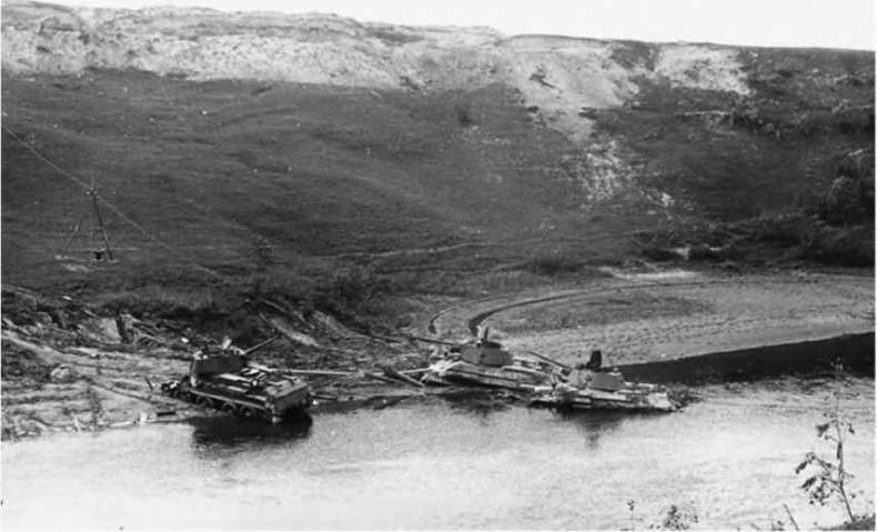 Иллюстрация к книге — Гитлеровская машина шпионажа. Военная и политическая разведка Третьего рейха. 1933-1945 [i_099.jpg]