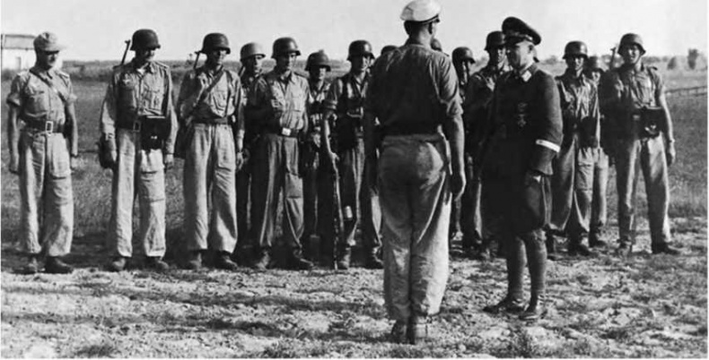 Иллюстрация к книге — Гитлеровская машина шпионажа. Военная и политическая разведка Третьего рейха. 1933-1945 [i_104.jpg]