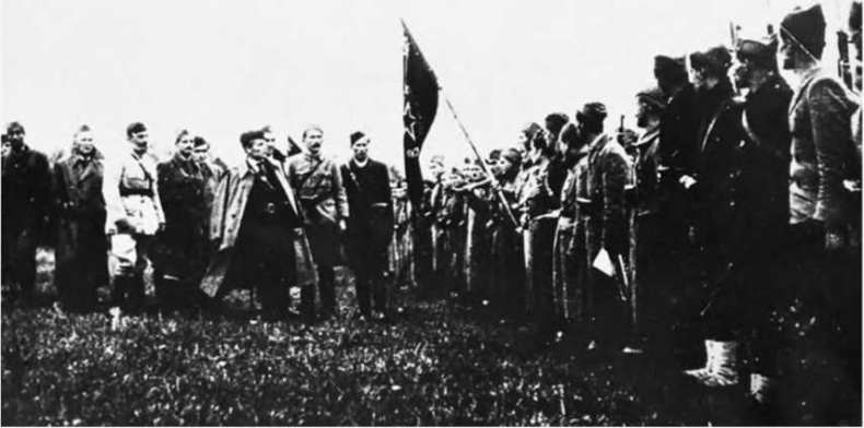 Иллюстрация к книге — Гитлеровская машина шпионажа. Военная и политическая разведка Третьего рейха. 1933-1945 [i_125.jpg]