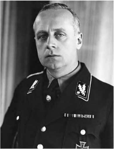 Иллюстрация к книге — Гитлеровская машина шпионажа. Военная и политическая разведка Третьего рейха. 1933-1945 [i_133.jpg]