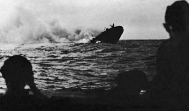 Иллюстрация к книге — Гитлеровская машина шпионажа. Военная и политическая разведка Третьего рейха. 1933-1945 [i_142.jpg]