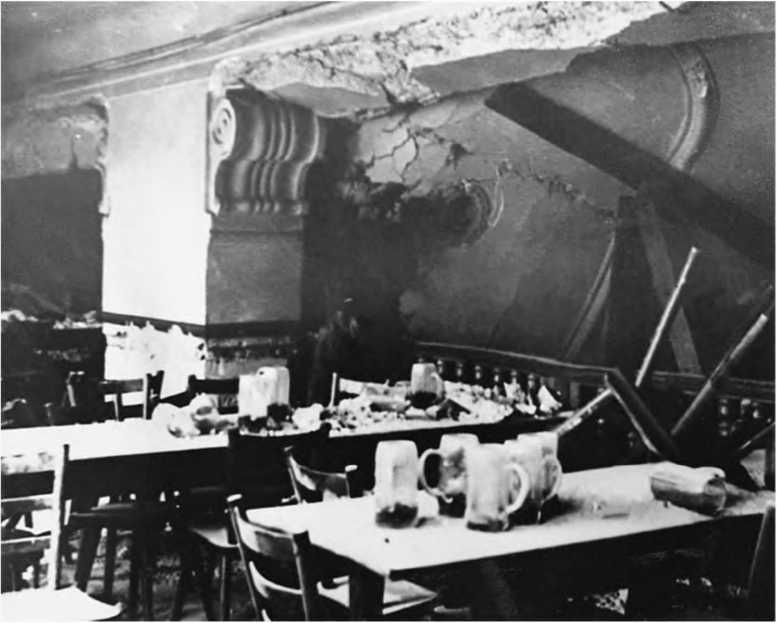 Иллюстрация к книге — Гитлеровская машина шпионажа. Военная и политическая разведка Третьего рейха. 1933-1945 [i_145.jpg]