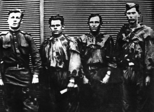 Иллюстрация к книге — Фронтовые разведчики. &quot;Я ходил за линию фронта&quot; [i_002.jpg]