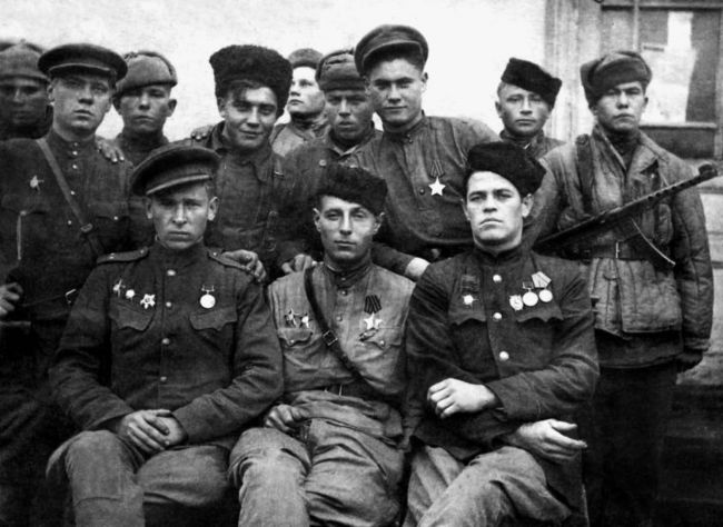 Иллюстрация к книге — Фронтовые разведчики. &quot;Я ходил за линию фронта&quot; [i_008.jpg]